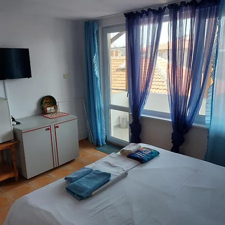 за гости West 3*