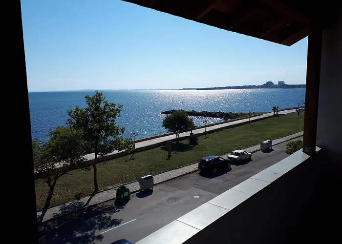 بيت ضيافة за гости West بوموري