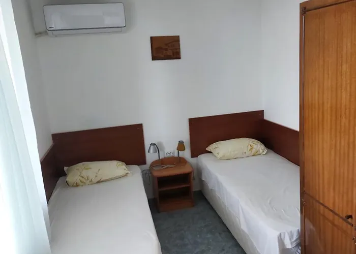 за гости West