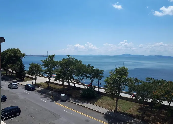 за гости West